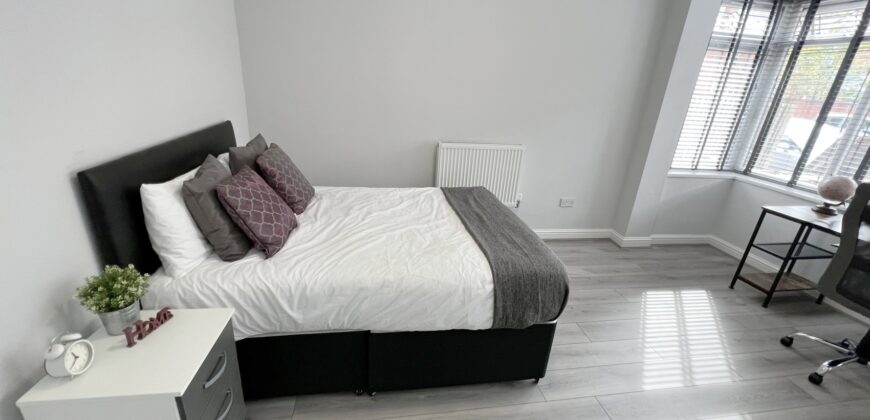 Luxurious Brand NEW Rooms Near Moseley Village! – Room 1