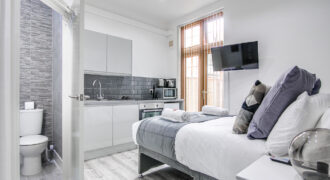 AVAILABLE NOW Celeb Style Living Stunning Studio Room B16